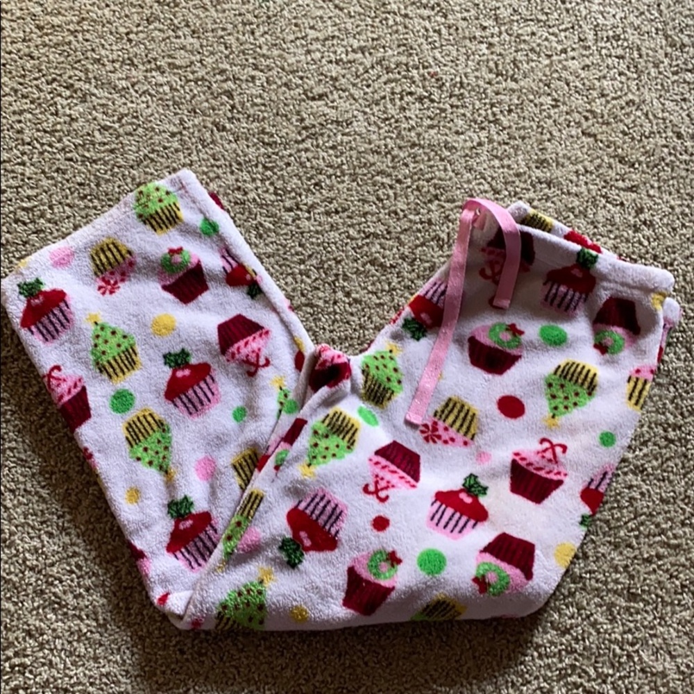 SIZE LARGE XMAS CUPCAKES PAJAMA PANTS -USED